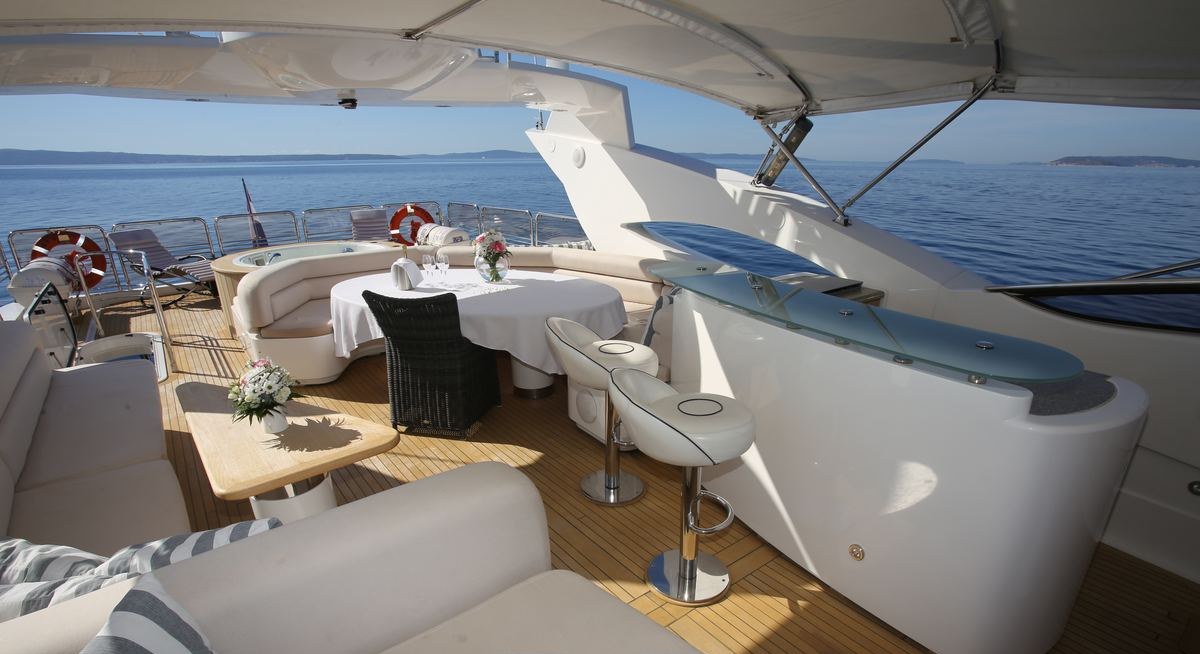BABY I yacht charter 4