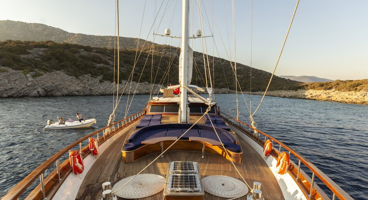 BABYLON yacht charter 2