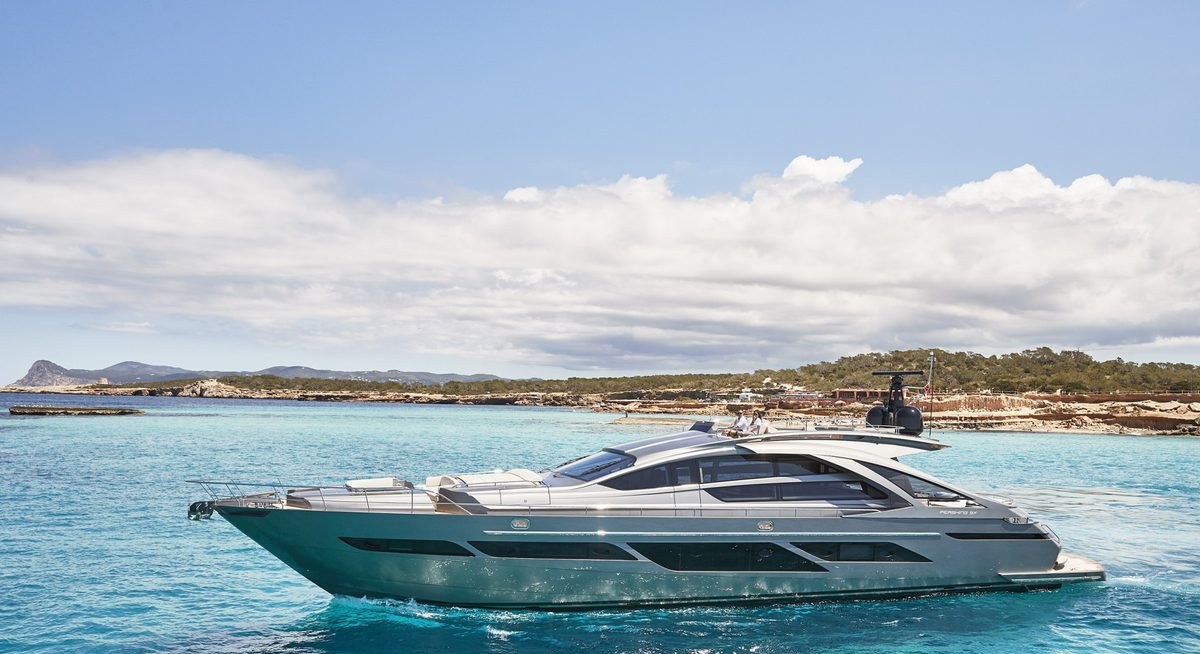 Yacht charter BALOO III YACHT CHARTER