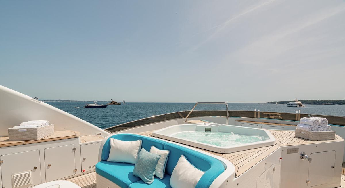 BANG! yacht charter 2