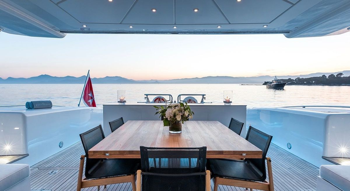 BEACHOUSE yacht charter 4
