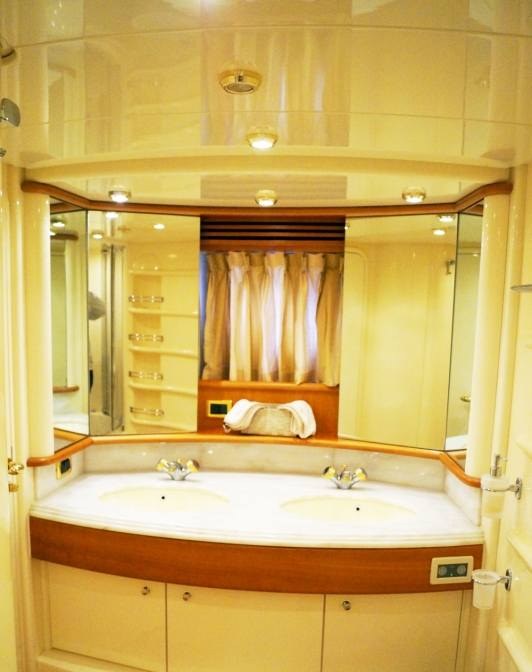 BEAUTY yacht charter 4