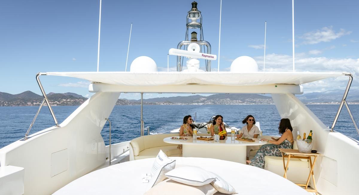 BEIJA FLORE yacht charter 3