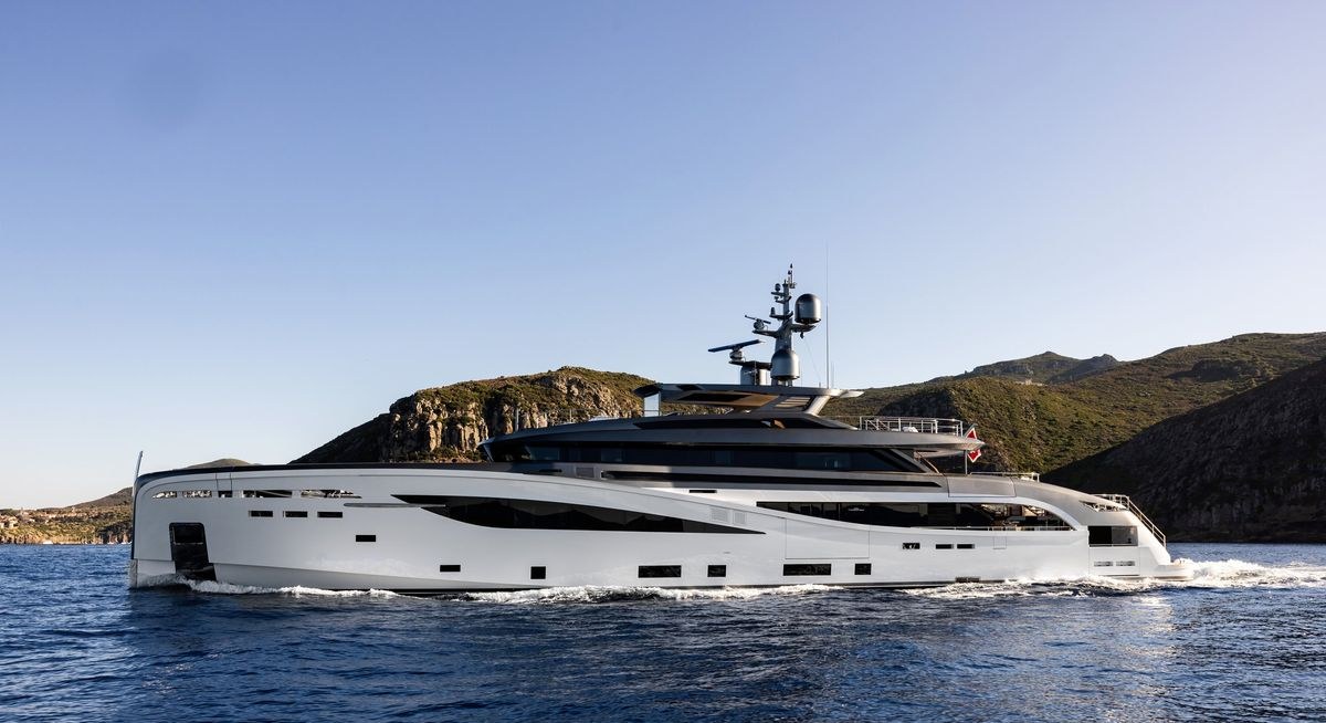 Yacht charter BEL1 YACHT CHARTER