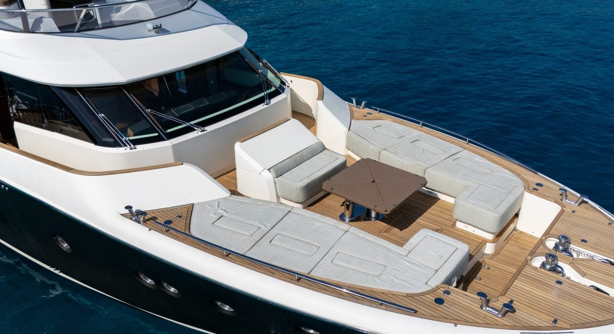 BELLA LUNA yacht charter 2