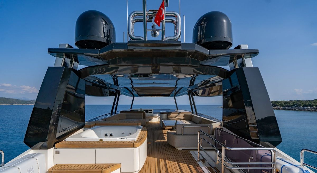 BELLA LUNA yacht charter 3