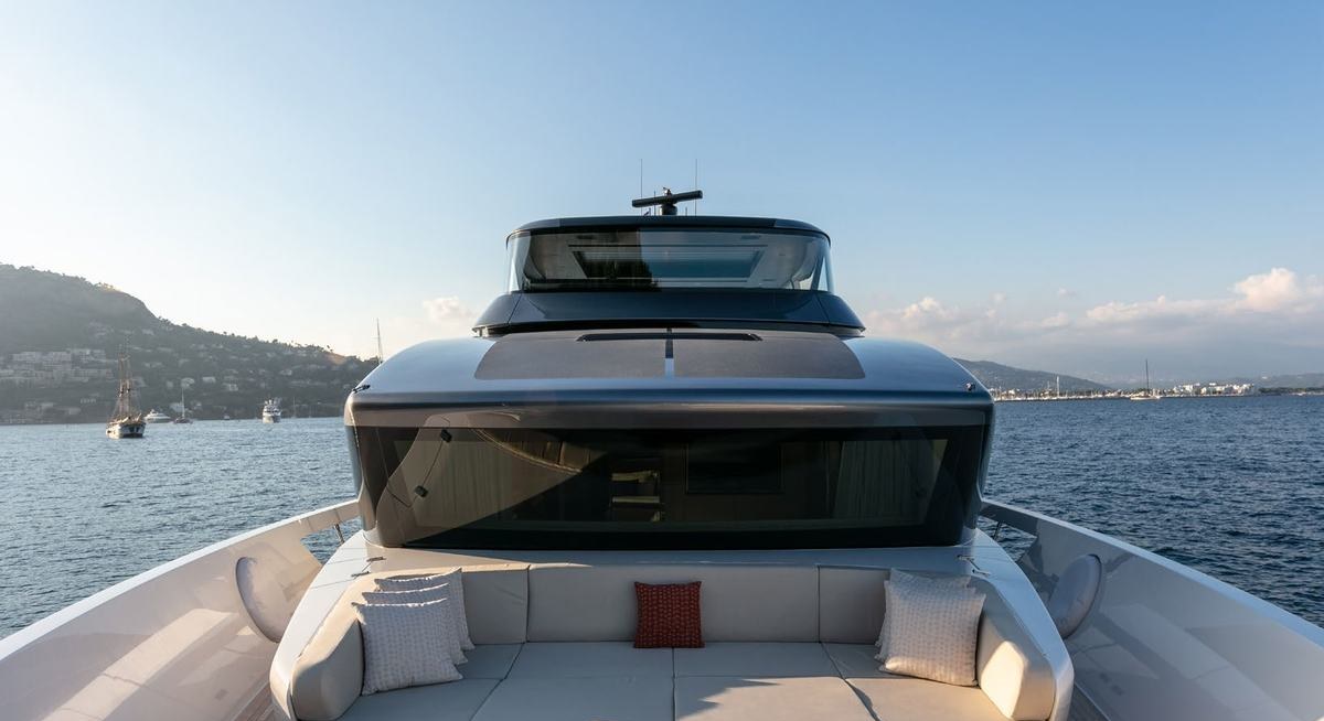 BELLE DE NUIT yacht charter 2