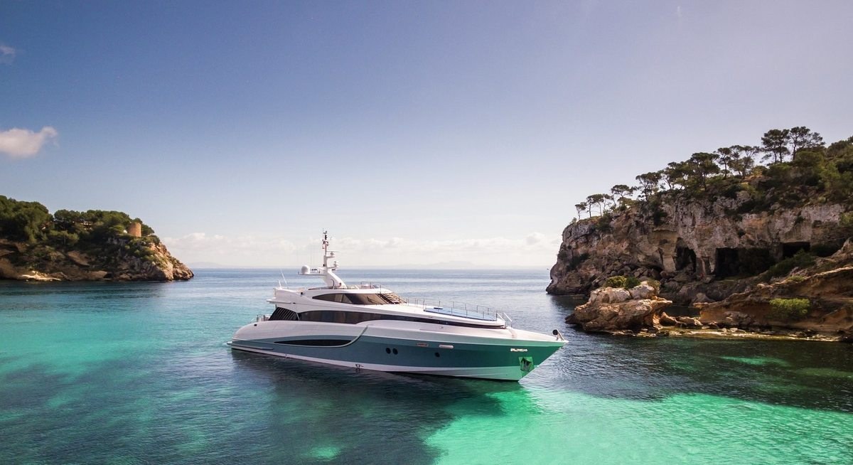 BENITA BLUE yacht charter 1