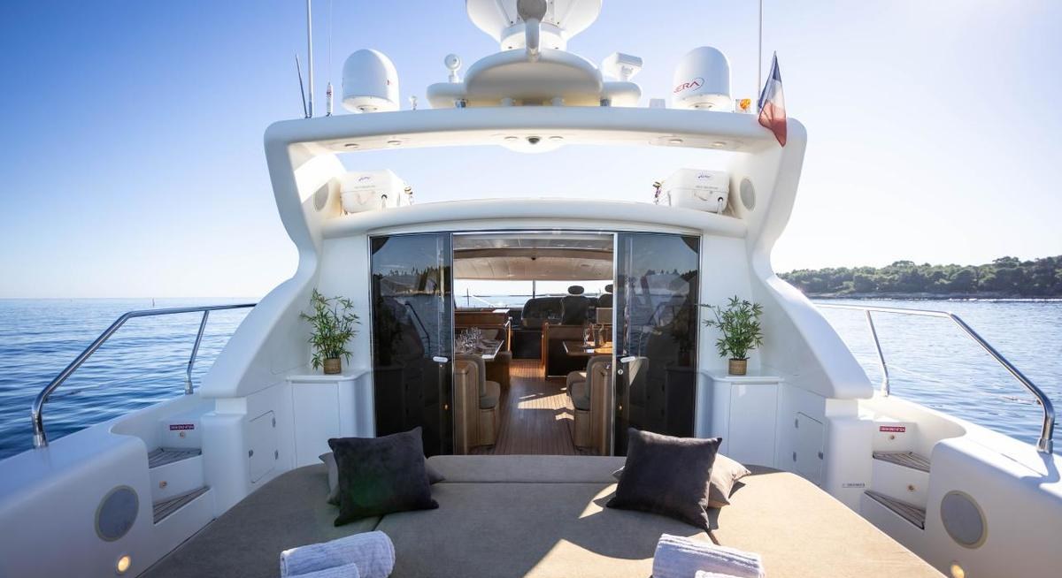 BEST MOUNTAIN yacht charter 3