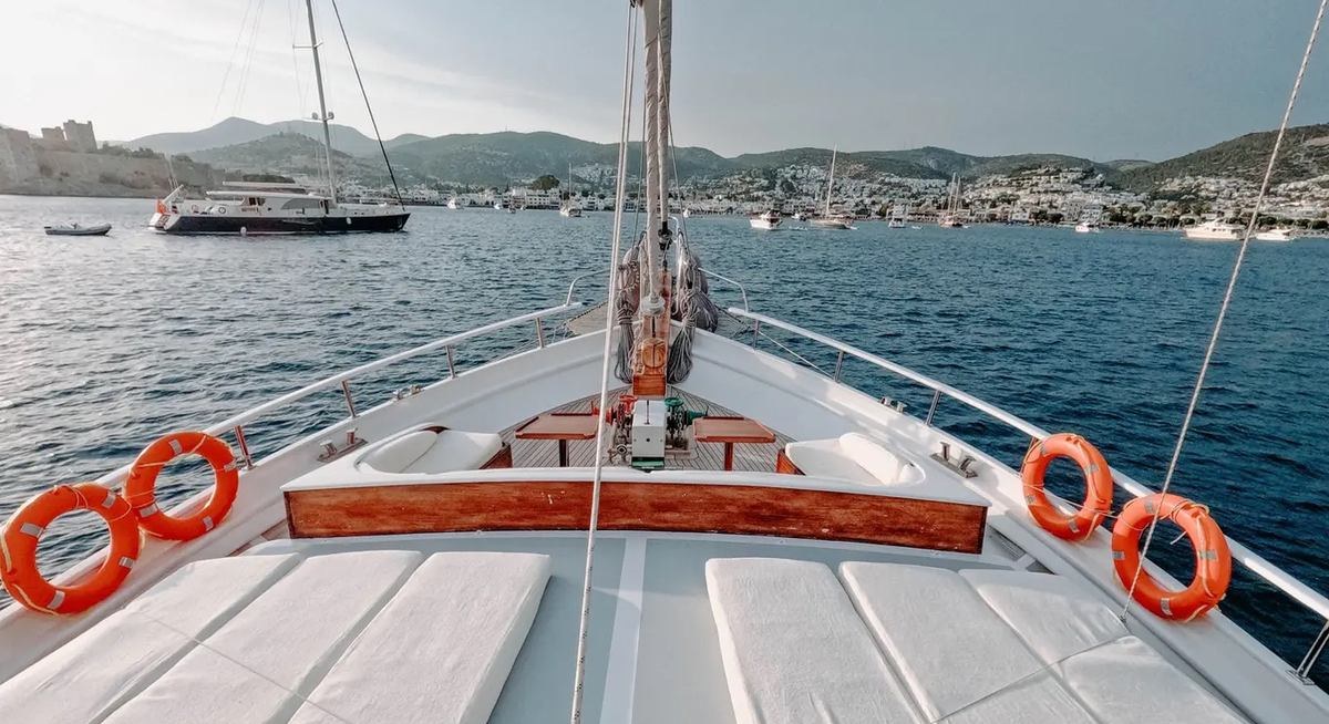 BEYAZ LALE yacht charter 3