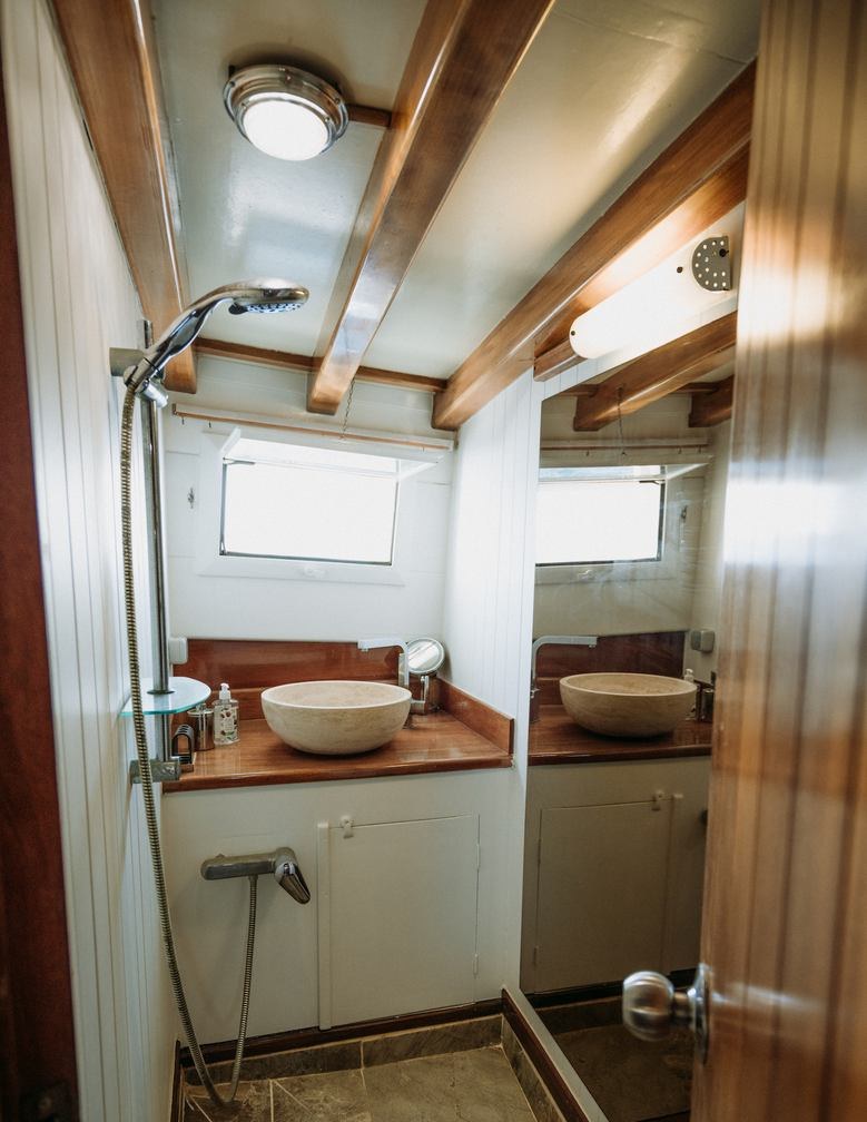 Yacht charter BEYAZ LALE YACHT CHARTER
