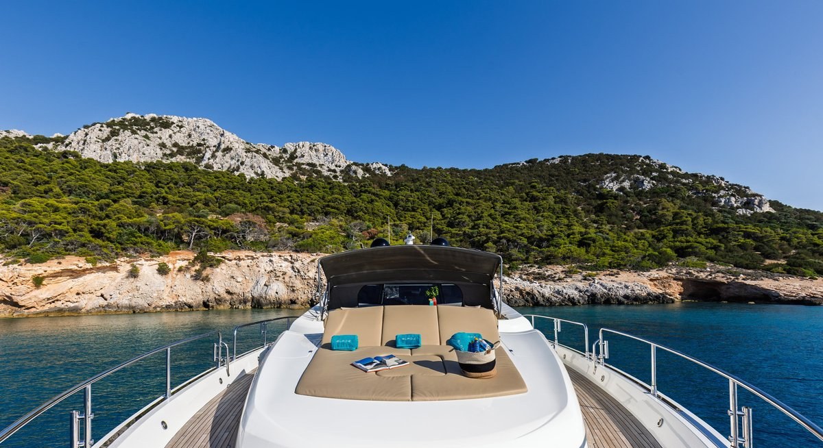 BLADE 6 yacht charter 2