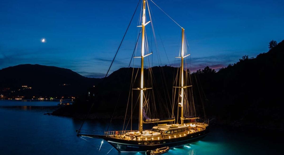 BLUE HEAVEN yacht charter 5