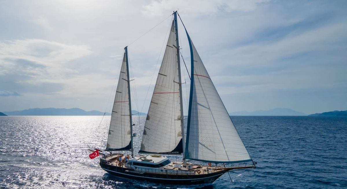 BLUE HEAVEN yacht charter 1
