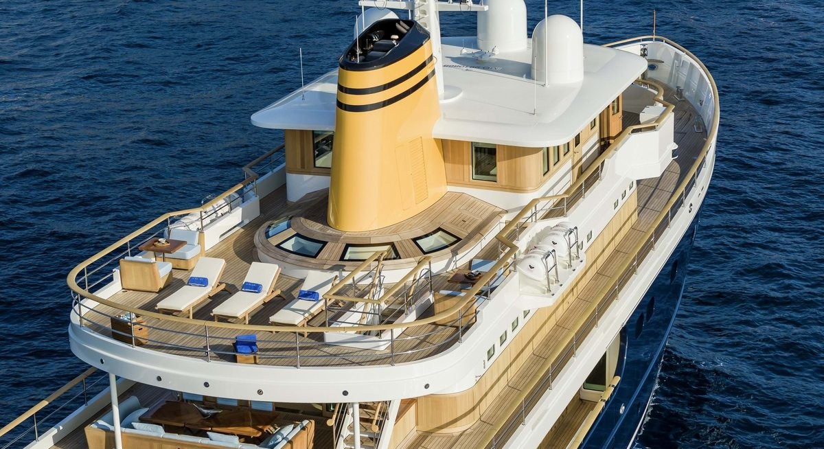 BLUE II yacht charter 4