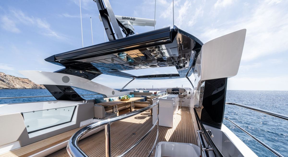 BLUE INFINITY ONE yacht charter 4