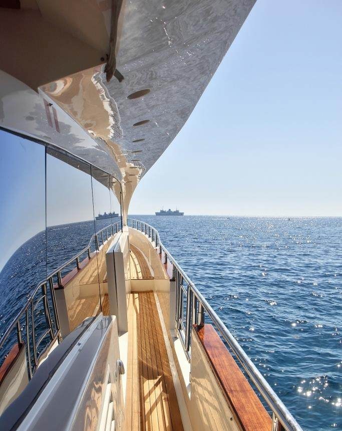 BLUWATER yacht charter 1