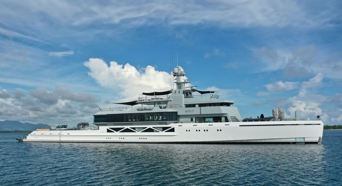 BOLD yacht charter 1