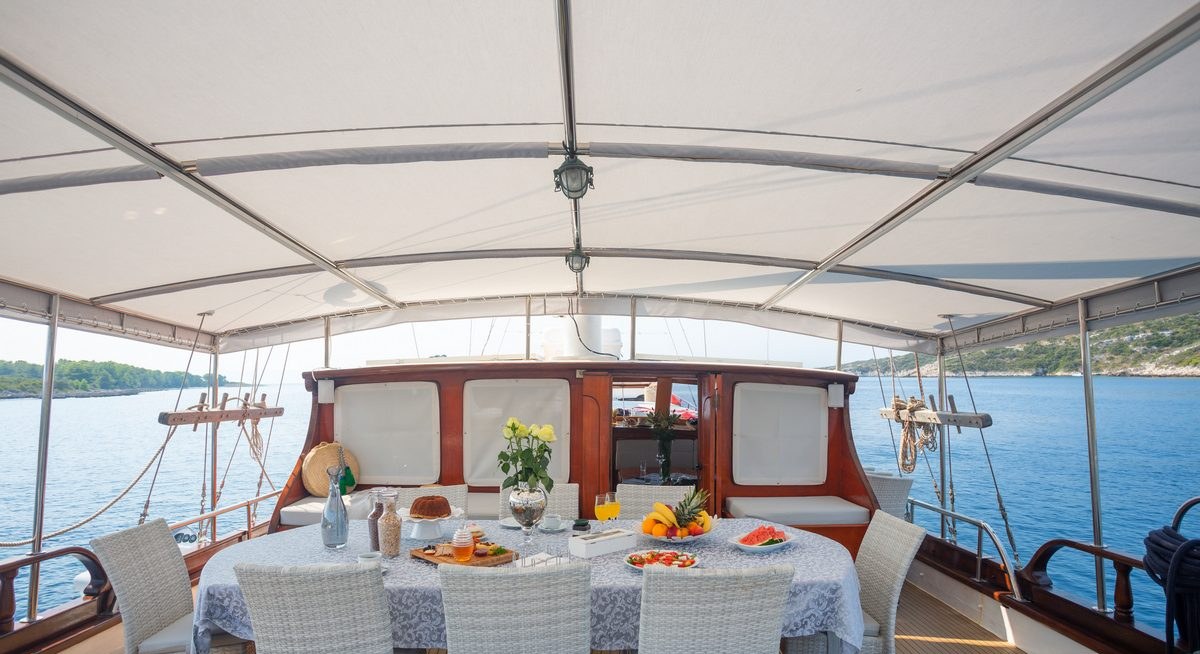 BONAVENTURA yacht charter 4