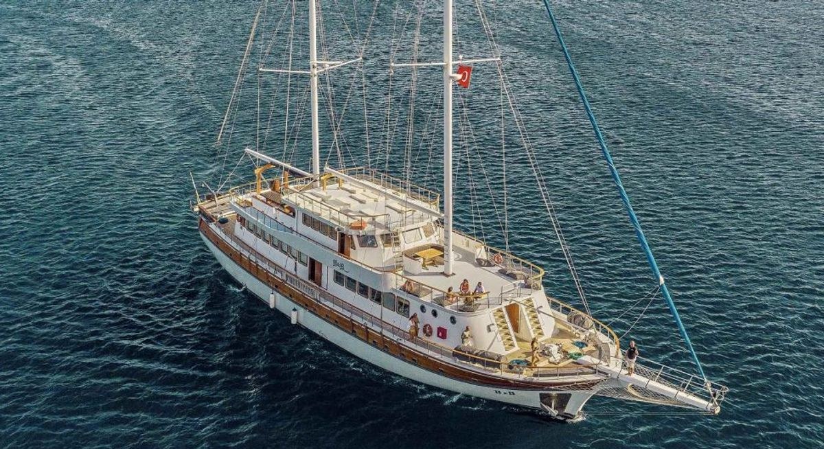 BOREAS yacht charter 5