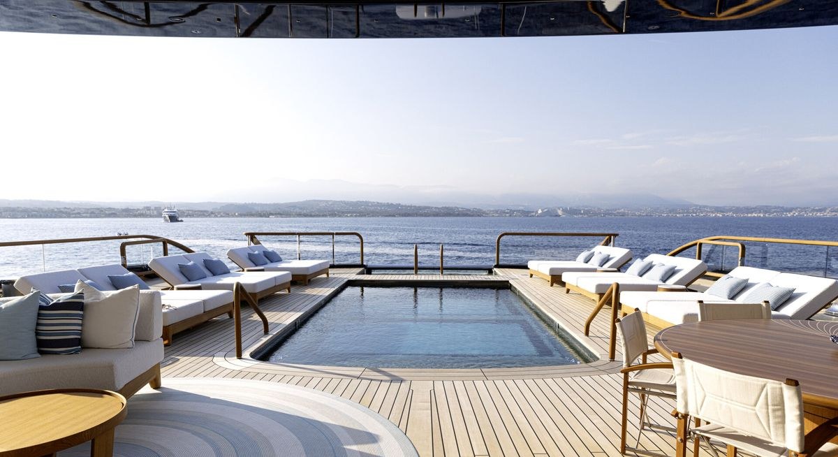 BREAKTHROUGH yacht charter 4