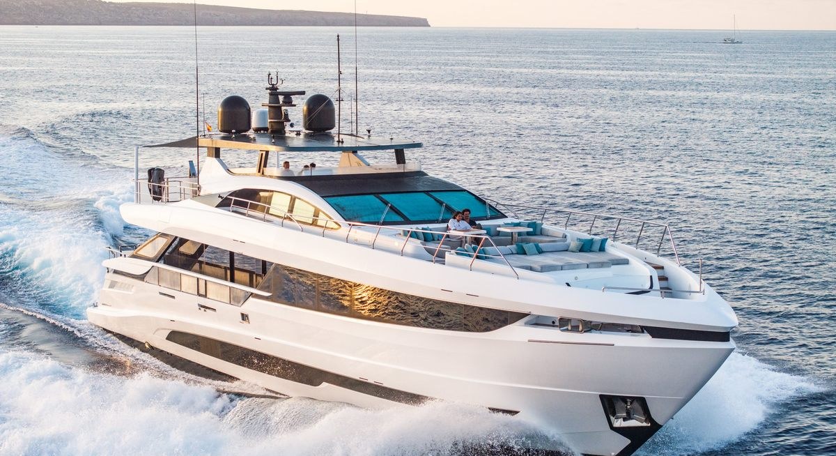 C2 yacht charter 1