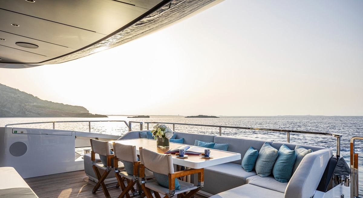 C2 yacht charter 4