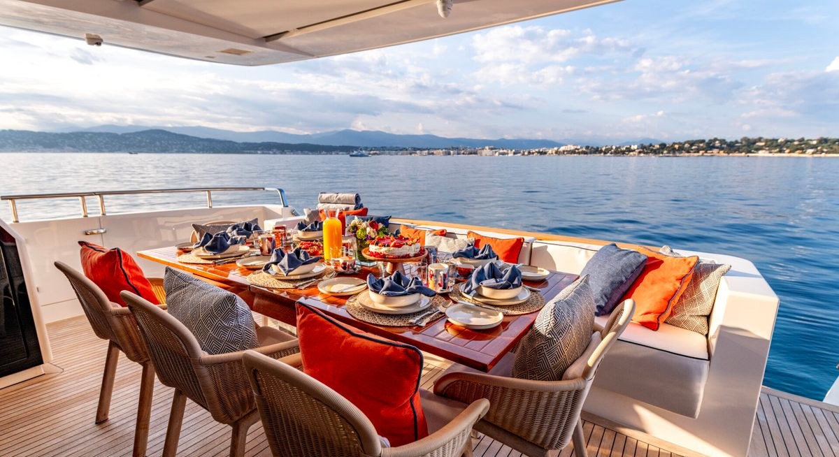 CALM yacht charter 4