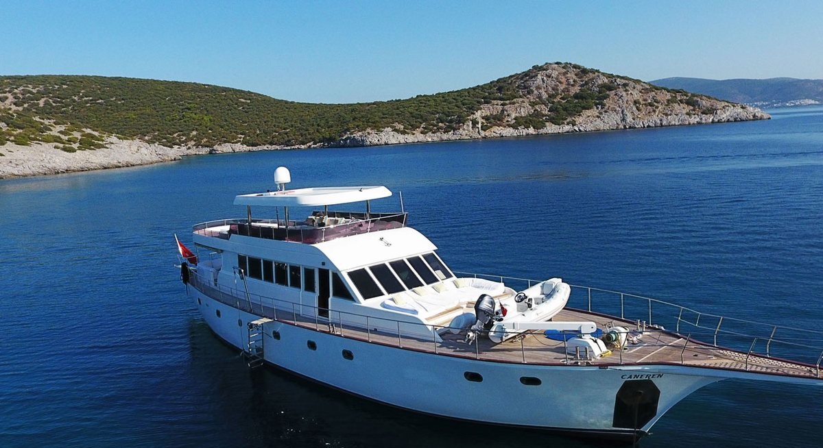 CANEREN yacht charter 1