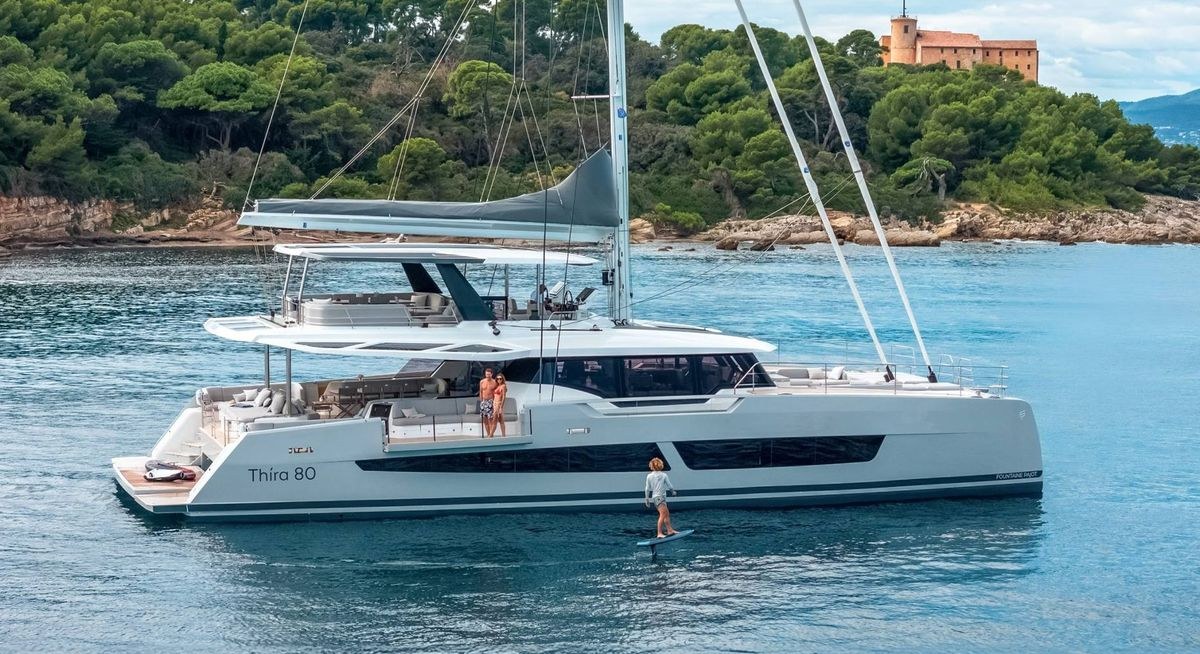 CAPRI yacht charter 1