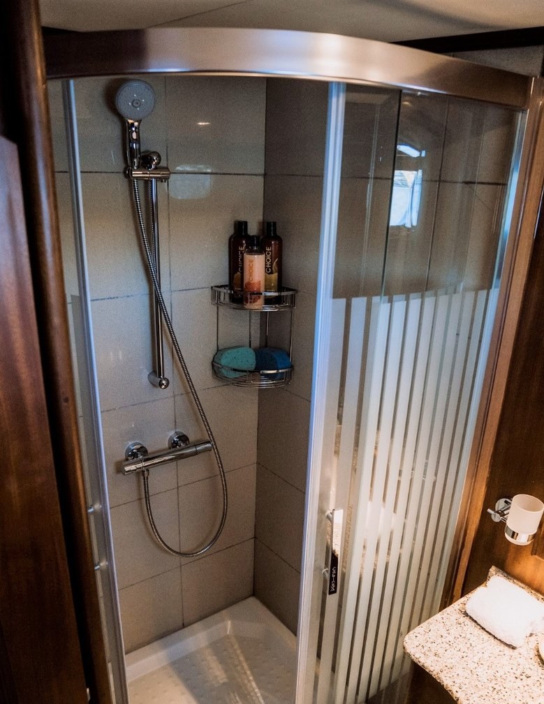 Yacht charter CAPRICORN 1 YACHT CHARTER