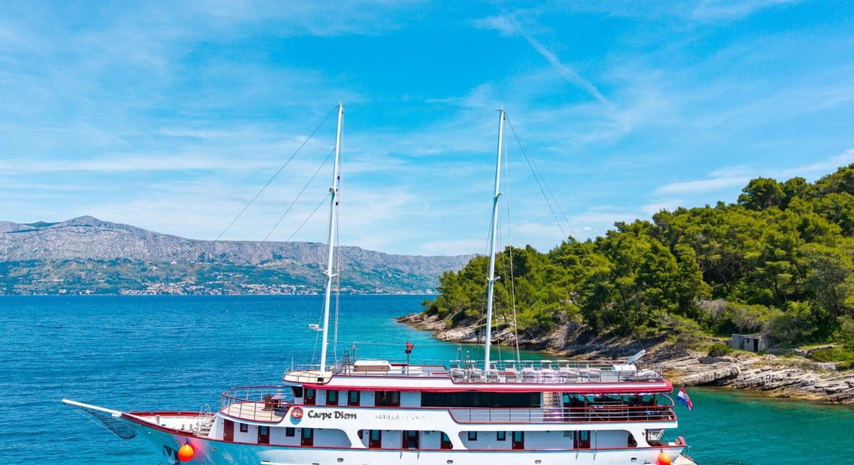 Yacht charter CARPE DIEM YACHT CHARTER