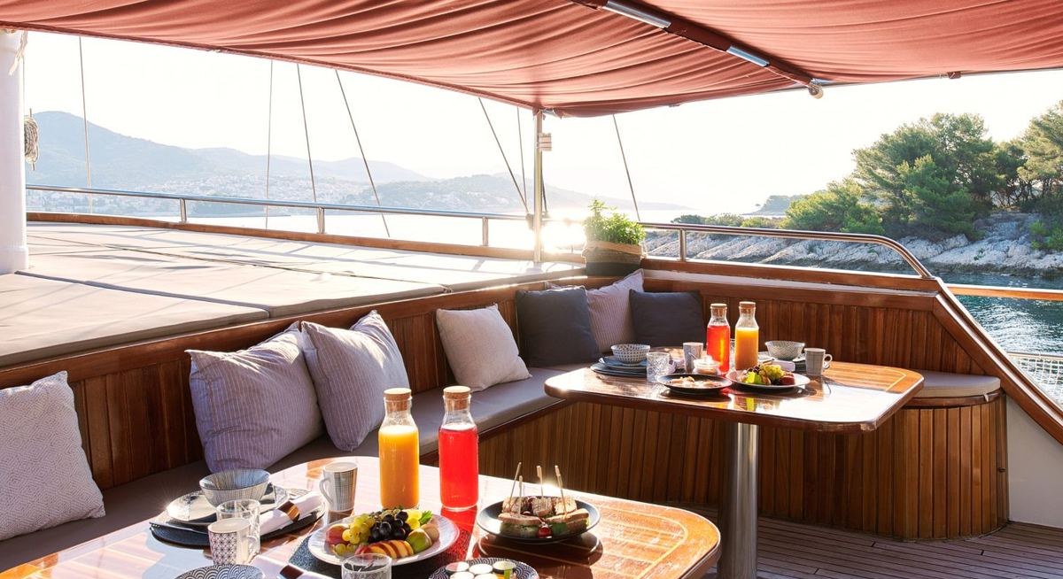 CATALEYA yacht charter 4
