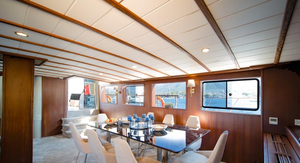 CAUSTIC yacht charter 5