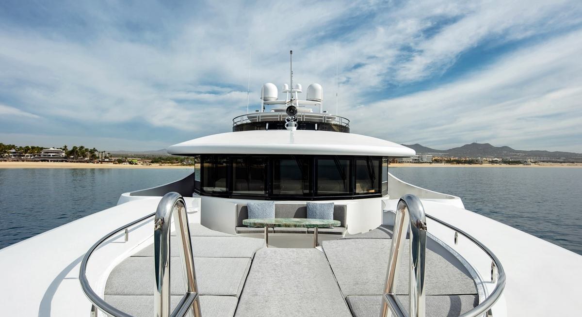 CHAMPAGNE SEAS yacht charter 2