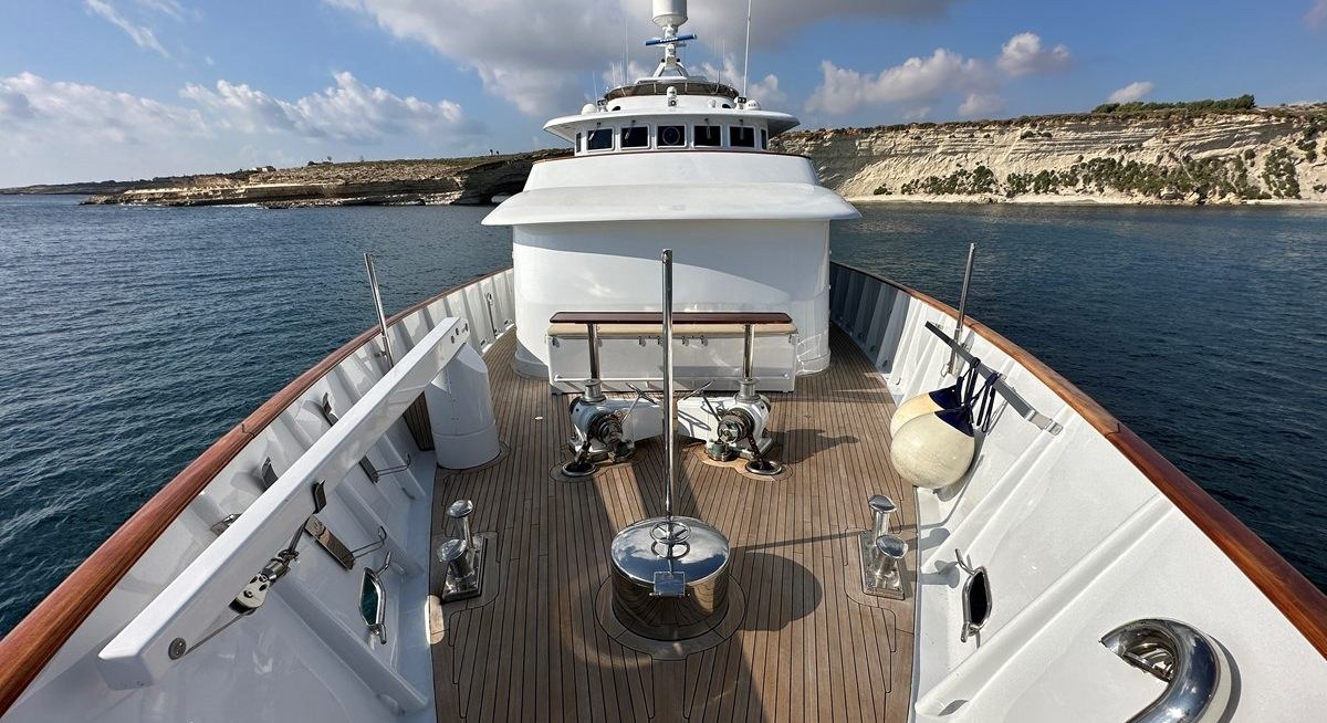 CHEETAH MOON yacht charter 2