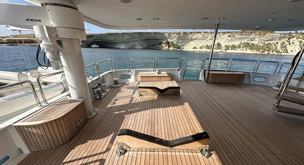 CHEETAH MOON yacht charter 4