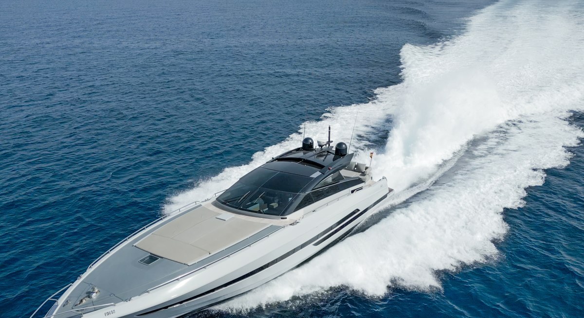 CHILLI yacht charter 1