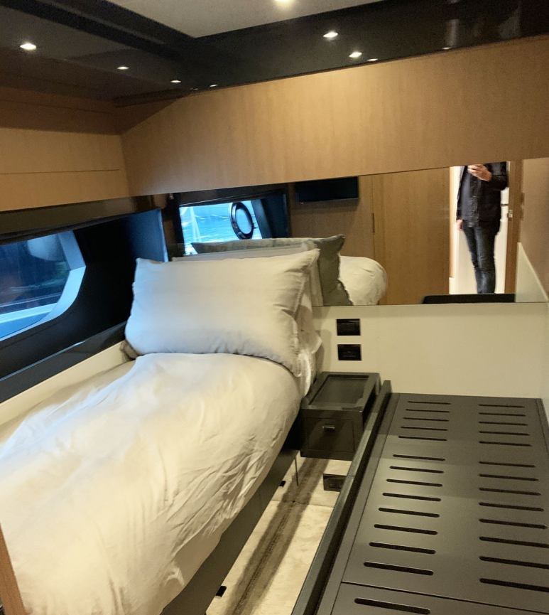 CHILUCE yacht charter 4