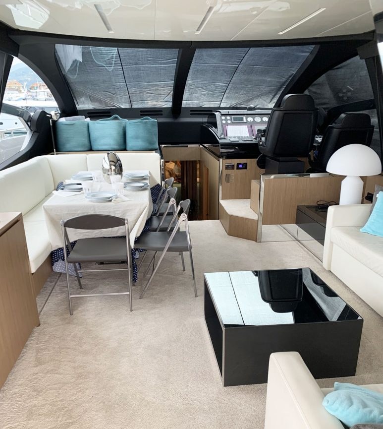 Yacht charter CHILUCE YACHT CHARTER