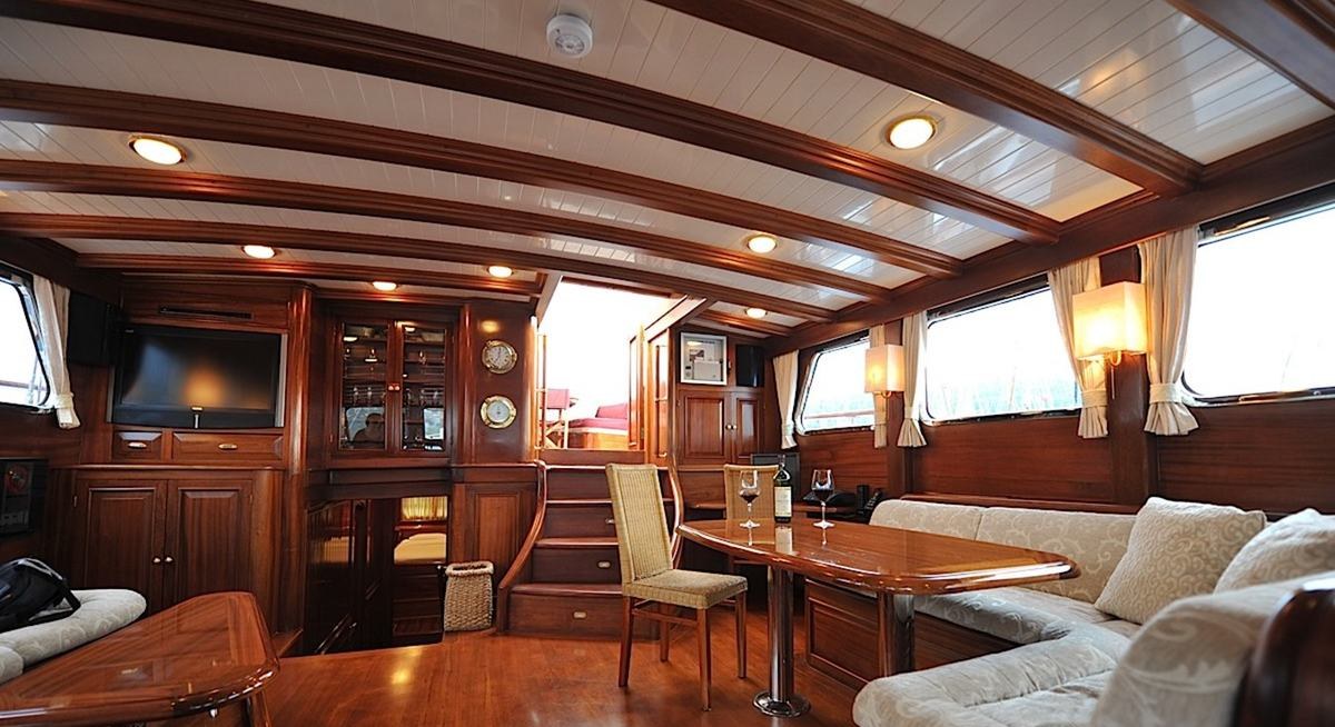 CLARISSA yacht charter 5