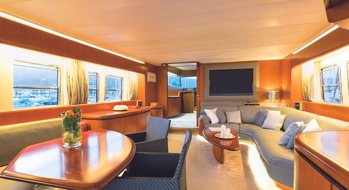 CLAUDIA AMBER yacht charter 1