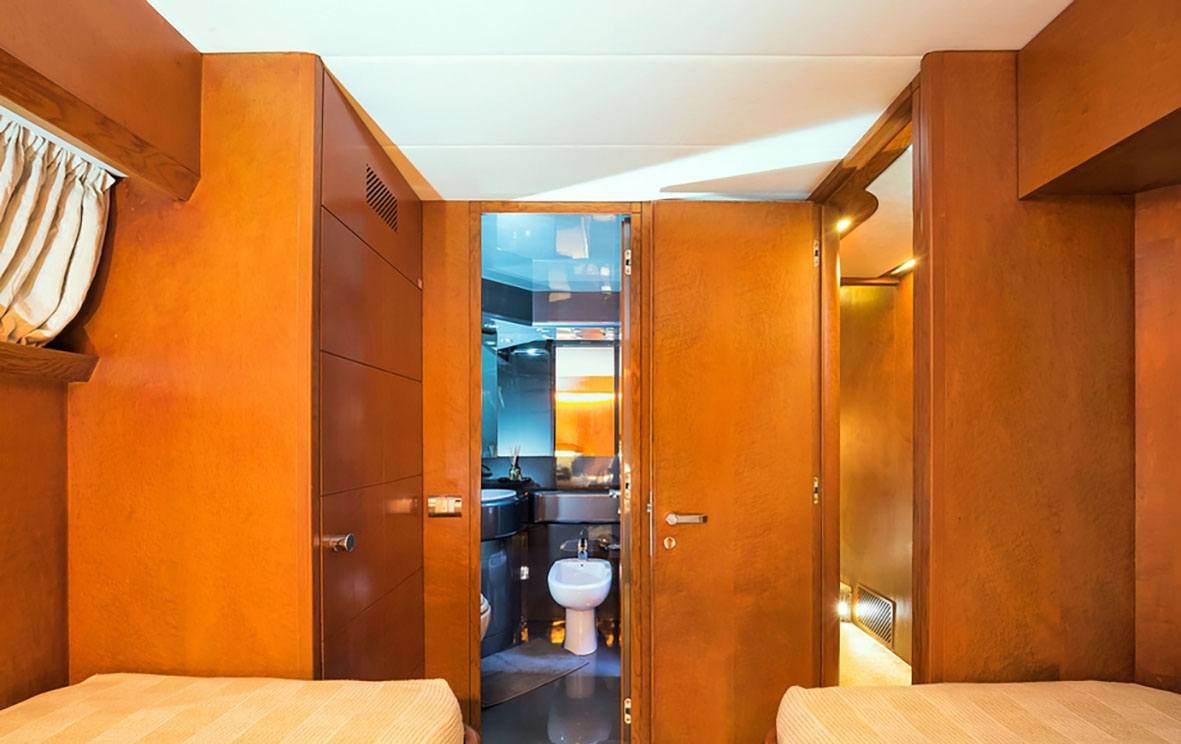 CLAUDIA AMBER yacht charter 5
