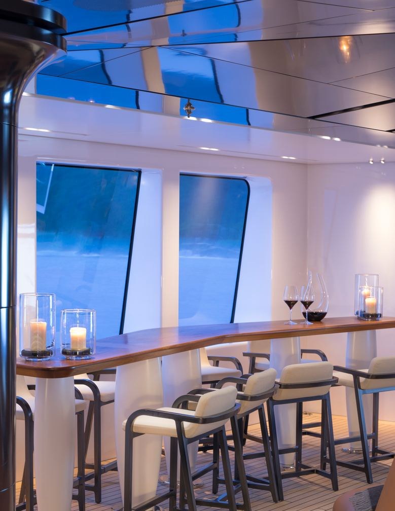 Yacht charter CLOUDBREAK YACHT CHARTER