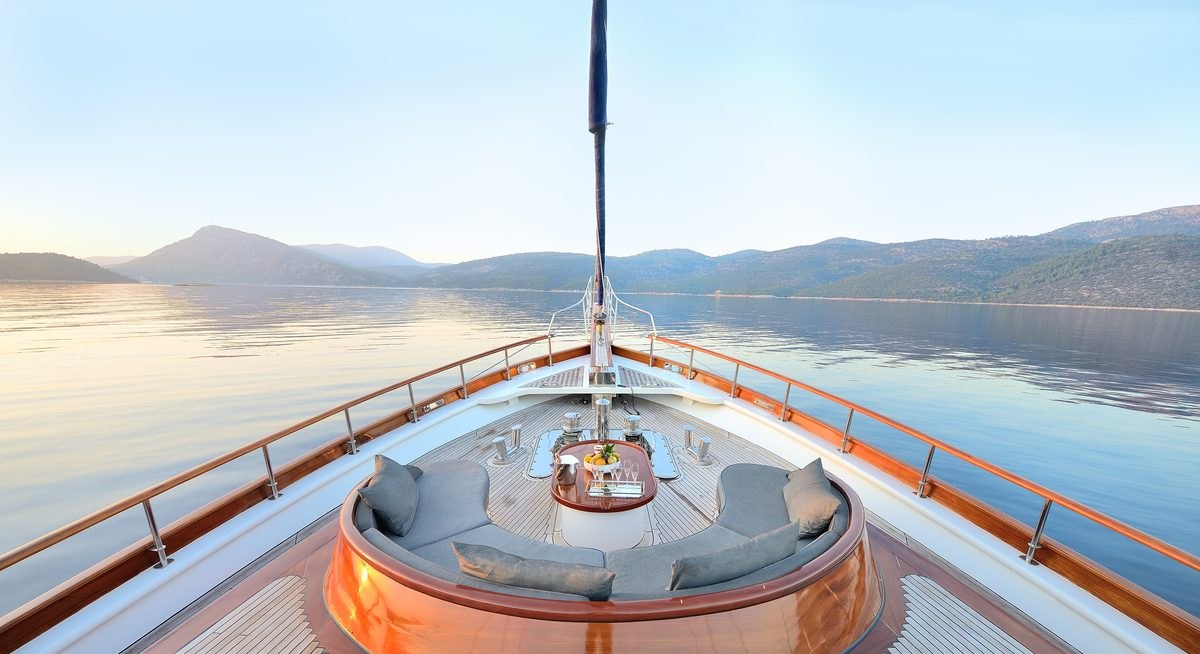 COBRA KING yacht charter 2