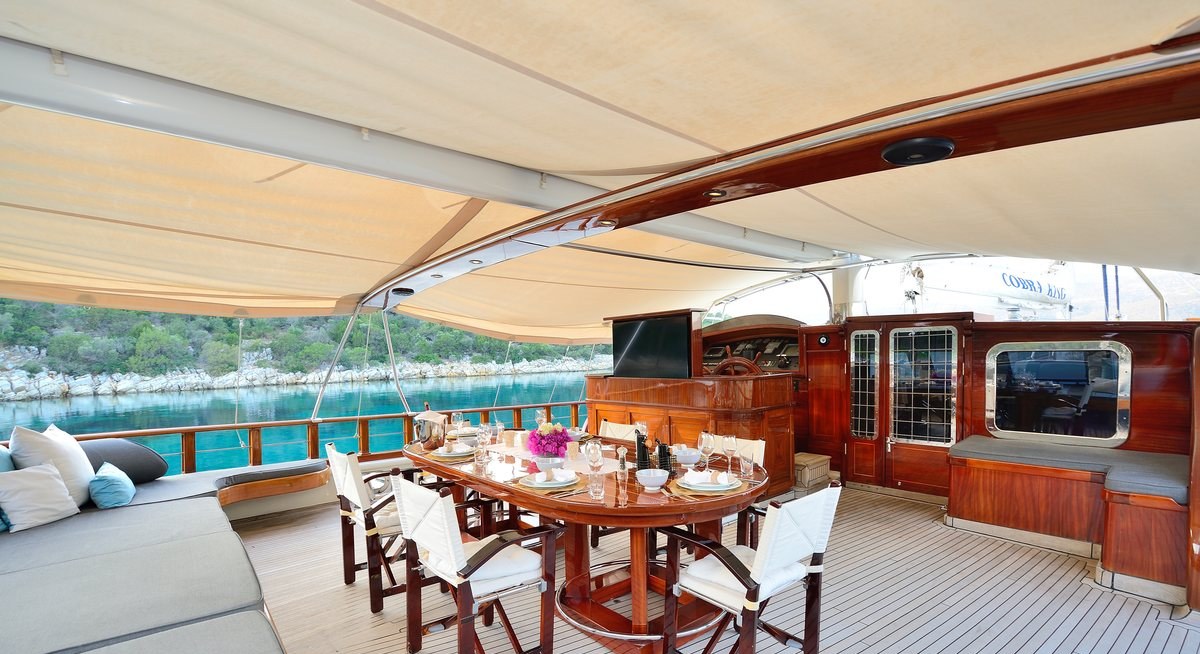 COBRA KING yacht charter 4
