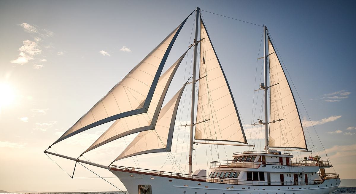 CORSARIO yacht charter 4