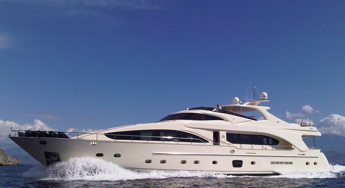 COSMOS LUNA yacht charter 4