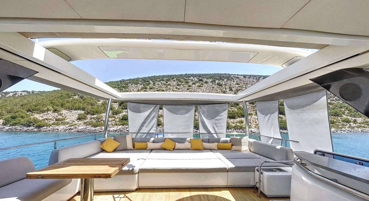 CRAZY HORSE YACHT CHARTER yacht charter