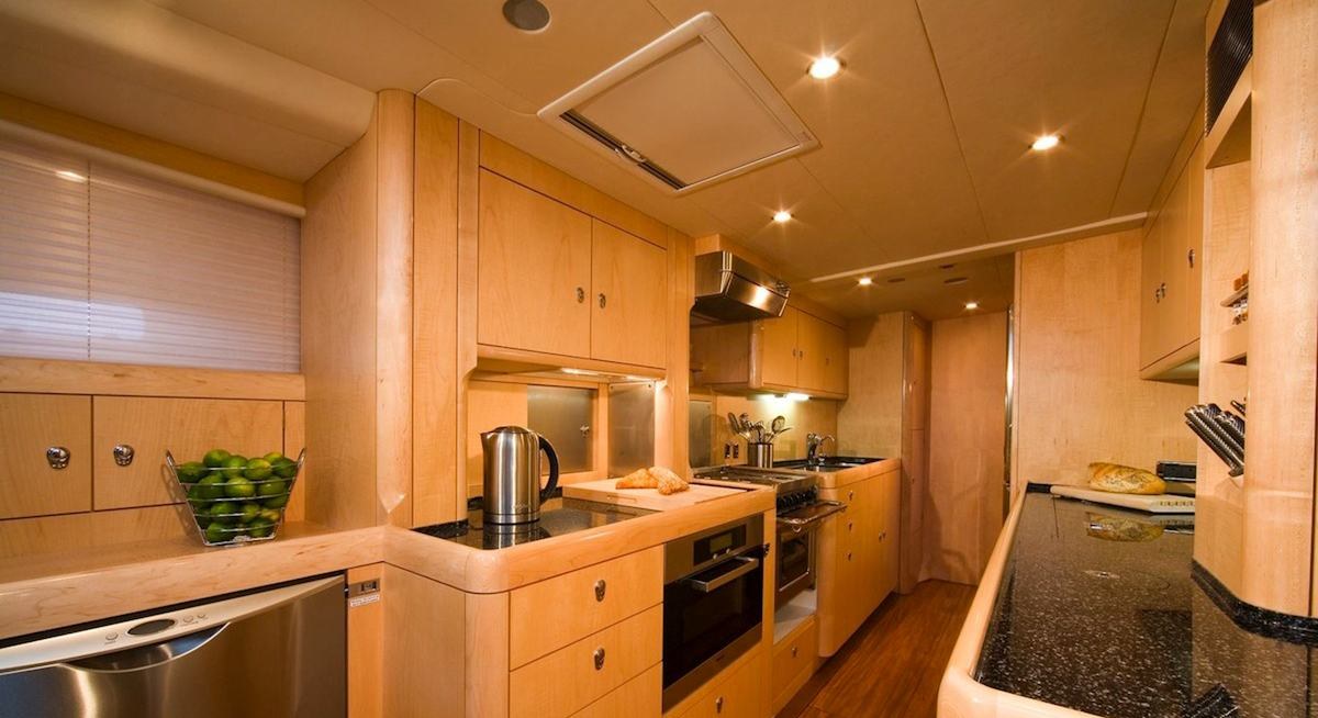 DAMA DE NOCHE yacht charter 5